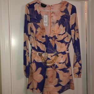Bebe floral romper with gold chain belt